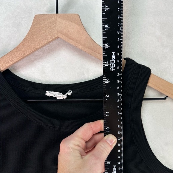 BEAR DANCE Womens Black Cherry Embroidered Ribbed Fabric Cropped Tank Top Medium - Picture 7 of 8